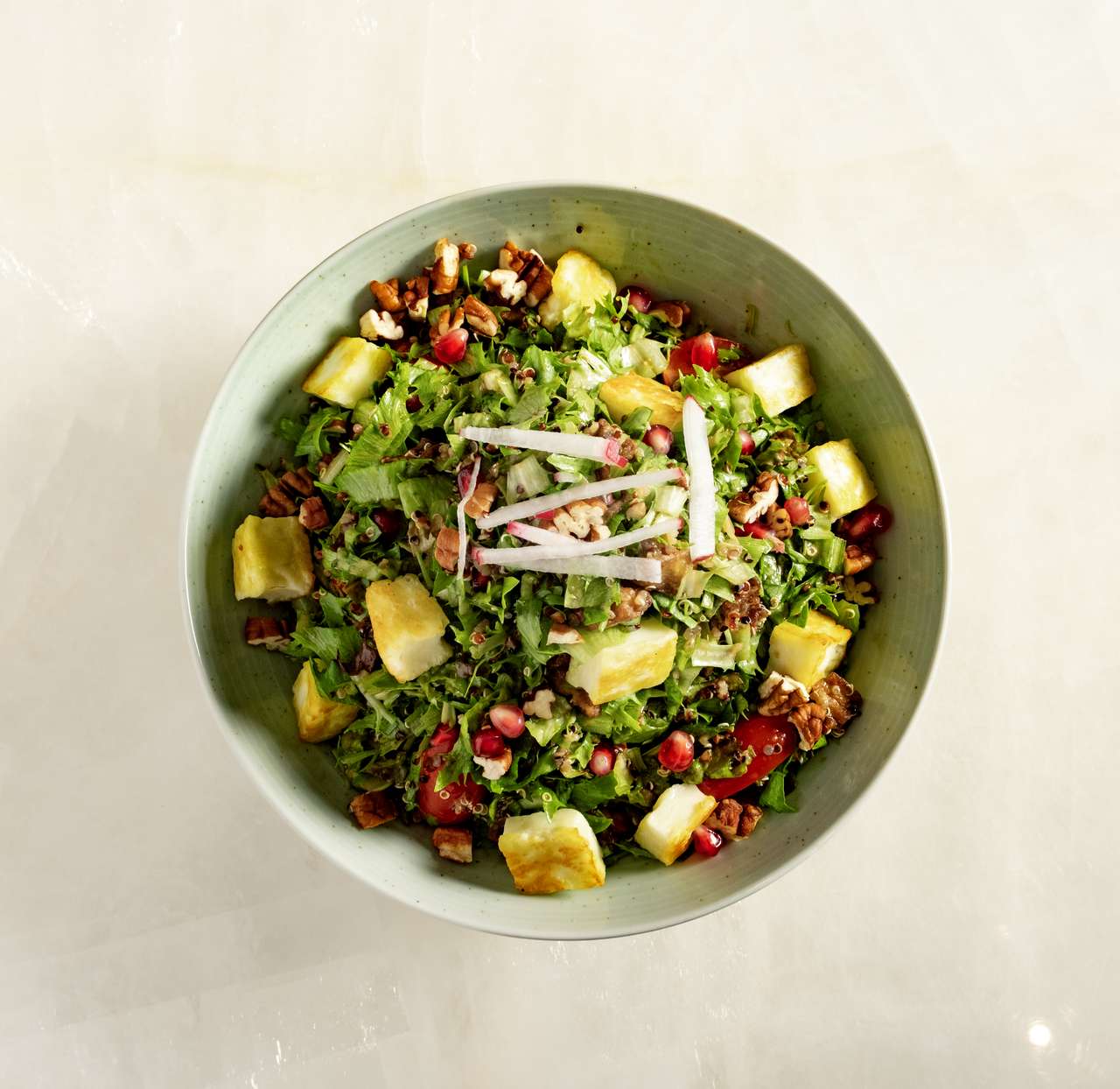 سلطة الكينوا مع الحلوم المشوي