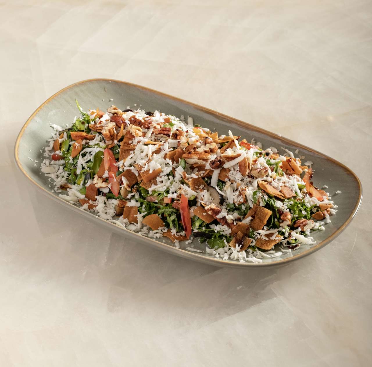 سلطة بقلة مع الحلوم